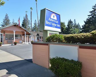 Americas Best Value Inn - Sky Ranch Palo Alto - Palo Alto - Building