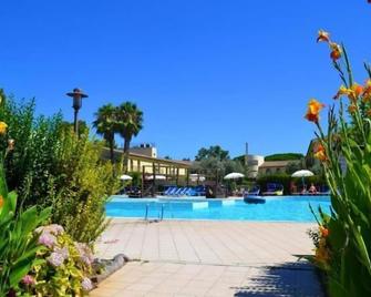 Nature & Country Resort Near The sea - Arborea - Pool