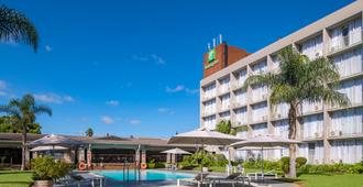 Holiday Inn Bulawayo - Bulawayo - Building