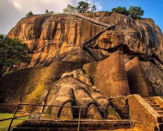 Kassapa Lion Rock - דאמבולה