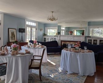 Family-Friendly 5-Star Rated 19th Century Restored Mansion - Painesville - Restaurace