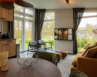 Holiday home in Sint Nicolaasga by the water - Sint Nicolaasga - Living room