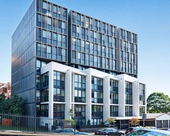 Modern 2br2 Apartment Near Train City & Airport - Rockdale - Edificio