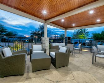 Holiday Inn Express & Suites Dallas Park Central Northeast By IHG - דאלאס - שירותי מקום האירוח
