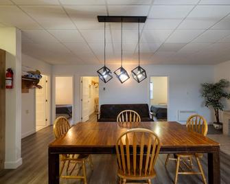 Motel ET Condo Chez Charley - סנט אן דה בופרה - חדר אוכל