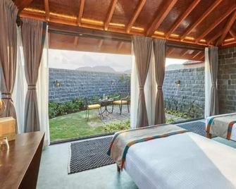 Viveda Wellness Resort - Nashik - Bedroom