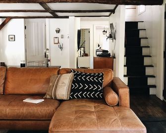 Historic River Cabin with near Whiteface with Sauna & Swimming Hole - Upper Jay - Sala de estar