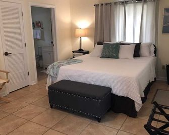 The Blue Crab at Riverwalk Cottages Unit 202B - Carrabelle - Habitación