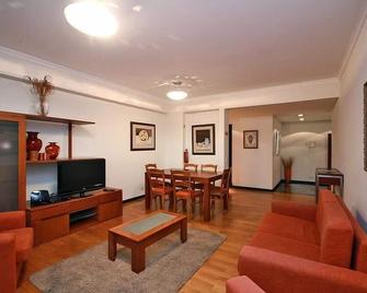 Oceanside Terrace Apartment by Holiday Rental Madeira - Funchal - Living room