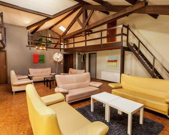 Luxurious Holiday Home in Ouffet With Sauna - Ouffet - Lounge
