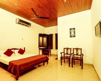 Baywatch Beach Resort - Alappuzha - Bedroom