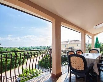 Apartments Dara - Murine - Balkon