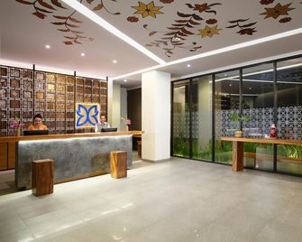 Batiqa Hotel Palembang - Palembang - Recepción
