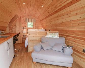 THE RHIW, pet friendly, with hot tub in Llanfair Caereinion - Newtown - Sala de estar