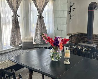 3-bedroom house in welcoming Nichols just 5 minutes from Tioga Downs Racetrack - Nichols - Comedor