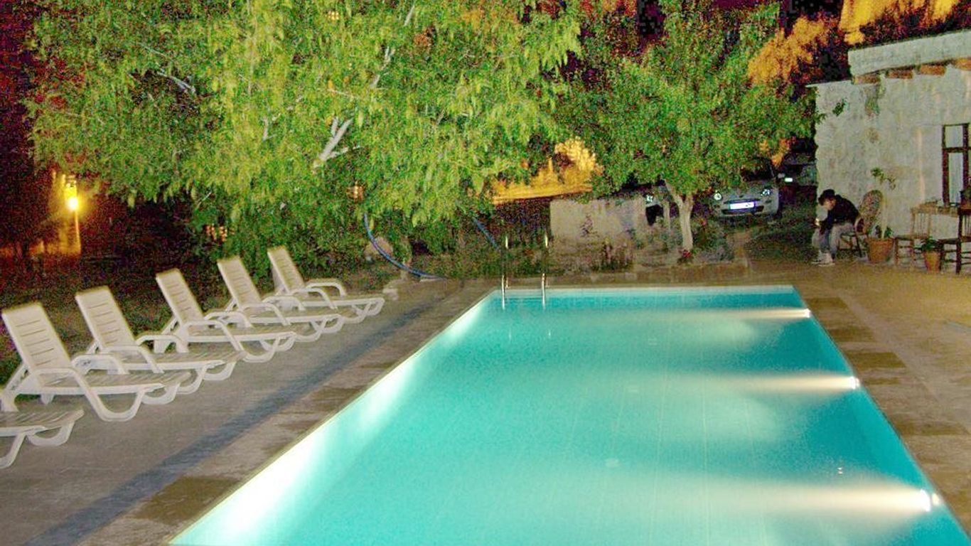 ニルヴァナ ケーブ ホテル