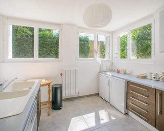 2 Bedroom Lovely Apartment In Poitiers - Poitiers - Kuchnia