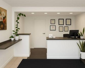 Boulevard Inn - Amherst - Front desk