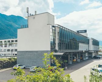 Tailormade Hotel Stans Süd - Stansstad - Building