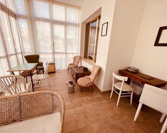 Hotel Damma's, Dipendenza Zamagna - Cesenatico - Obývací pokoj
