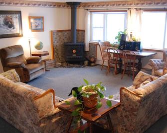 Daniels Lake Lodge B&B - Nikiski - Living room