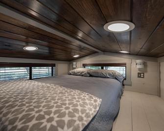 Newly Built Tiny House Near College Station and Round Top Area - Caldwell - Bedroom