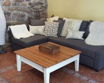 Apartamentos Rurales L'Arboleu - San Martín de Teverga - Sala de estar