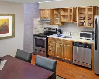 New Haven Village Suites - New Haven - Kitchen