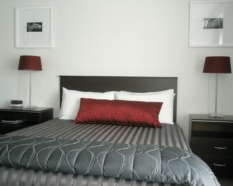 Asure 83 By The Sea Motor Lodge - Lower Hutt - Bedroom
