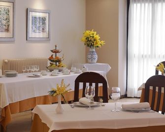 Hotel y Apartamentos Arias - Navia - Restaurant