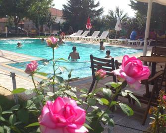Prespa Resort & Spa - Plati - Piscina