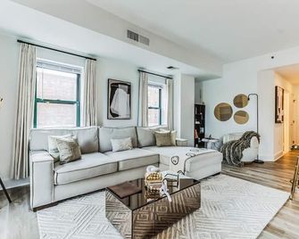 Luxurious 1br Downtown Stamford - Stamford - Living room
