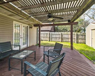 Bright College Station Abode 3 Mi to Kyle Field - Bryan - Patio