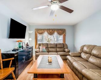 South Haven Heaven - South Haven - Living room