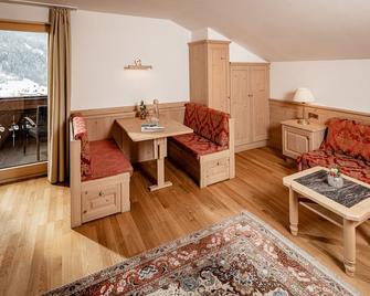 Romantik & Family Hotel Gardenias - Selva di Val Gardena - Phòng khách