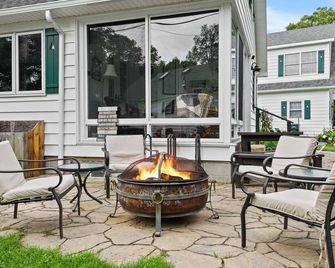 Takundewide Retreat - Lake George - Patio