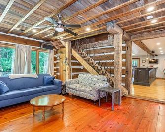 Large cottage with Water front, Heated Pool, sauna, 4 family rooms - Fergus - Living room