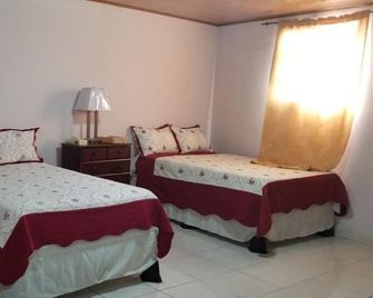 B&D Lodgings - Tocumen - Bedroom