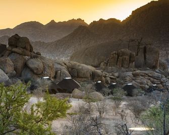 Ai Aiba - The Rock Painting Lodge - Omaruru
