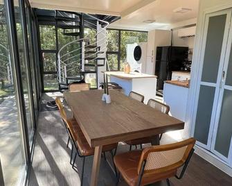 Hacker House - Do Your Best Work - La Grange - Comedor