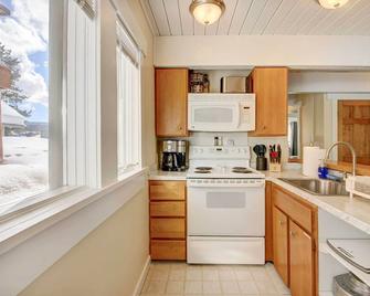 Cozy Condo Near Golf, 7 Mi to Big Sky Resort! - Gallatin Gateway - Cocina