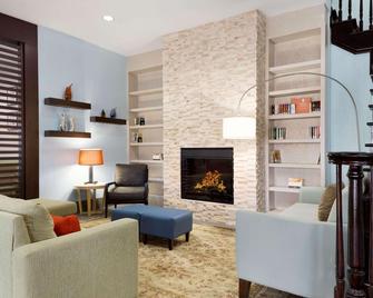 Country Inn & Suites by Radisson, Brunswick I-95 - ברנסוויק - סלון