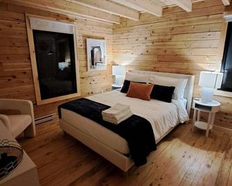 Islander Lodge - Lochaber Lake Lodges - Antigonish - Bedroom
