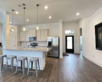 The elegant home at 5 star location close to highway 59 within beautiful park - Rosenberg - Küche