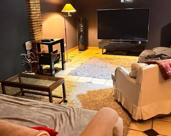 Au Cœur du Perche : Maison Familiale de Charme et Confort Haut de Gamme - Rémalard-en-Perche - Sala de estar