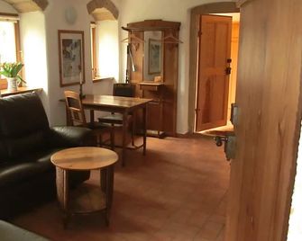 Ferienwohnung Mit Charme in Dresden Pill - درسدين - غرفة معيشة