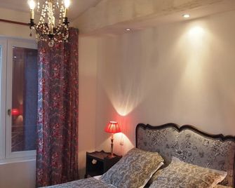 Gite Fonteneau. Parc de la Burthe nearby, 80 hectares of woods and meadows. - Floirac - Chambre