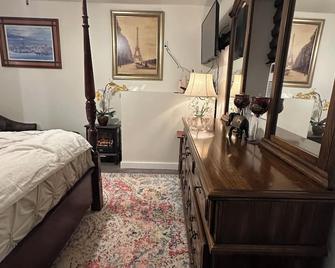 Eureka Suite, Full Kitchen. Only Hotel With Parking In Downtown - Eureka Springs