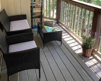 Lincoln Riverfront Condo - Awesome Location for Outdoor Adventures - Lincoln - Balkon