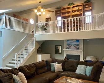 New Beautiful, Spacious Lake House - Angola